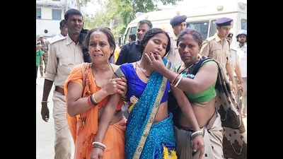 Family members of victims mourns at a government hospital after a stampede tragedy at the Sheetla Temple in Nalanda, Biharsharif, on Tuesday. (HT Photo) Family members of victims mourns at a government hospital after a stampede tragedy at the Sheetla Temple in Nalanda, Biharsharif, on Tuesday. (HT Photo)
