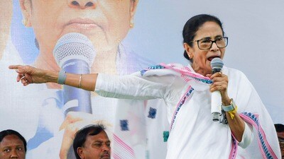 মুখ্যমন্ত্রী মমতা বন্দ্যোপাধ্যায়। (ফাইল ছবি, সৌজন্যে পিটিআই) মুখ্যমন্ত্রী মমতা বন্দ্যোপাধ্যায়। (ফাইল ছবি, সৌজন্যে পিটিআই)