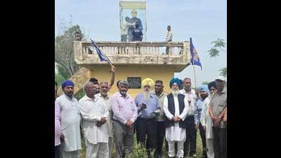Punjab Bahujan Samaj Party (BSP) president Avtar Singh Karimpuri (in blue turban) with supporters at the site in Noorpur Jattan village of Hoshiarpur district on Tuesday, while workers restore the glass casing around Dr BR Ambedkar’s bust. (HT Photo) Punjab Bahujan Samaj Party (BSP) president Avtar Singh Karimpuri (in blue turban) with supporters at the site in Noorpur Jattan village of Hoshiarpur district on Tuesday, while workers restore the glass casing around Dr BR Ambedkar’s bust. (HT Photo)