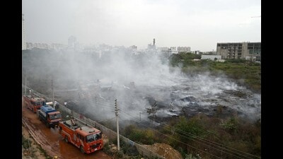 Residents alleged delayed response, while fire officials said teams reached within 15–20 minutes of the call. (Parveen Kumar/HT) Residents alleged delayed response, while fire officials said teams reached within 15–20 minutes of the call. (Parveen Kumar/HT)