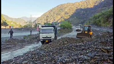The Jammu-Srinagar National Highway (NH-44) blocked due to a landslide after a heavy rainfall in the Mehar area, Ramban, on Tuesday. (ANI Video Grab) The Jammu-Srinagar National Highway (NH-44) blocked due to a landslide after a heavy rainfall in the Mehar area, Ramban, on Tuesday. (ANI Video Grab)