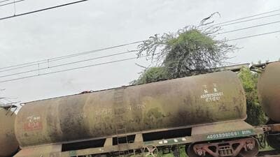 The fire did not spread to adjoining wagons or nearby infrastructure. The fire did not spread to adjoining wagons or nearby infrastructure.