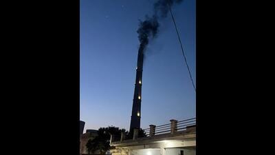Villagers blame the constant pollution caused by flying ash from the chimney and the plant for making their lives miserable. (HT Photo) Villagers blame the constant pollution caused by flying ash from the chimney and the plant for making their lives miserable. (HT Photo)