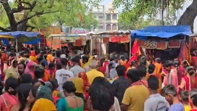 বিহারের নালন্দায় শীতলা মাতা মন্দিরে ভিড়ের চাপে পদপিষ্ট হয়ে প্রাণ হারালেন একাধিক মহিলা। বিহারের নালন্দায় শীতলা মাতা মন্দিরে ভিড়ের চাপে পদপিষ্ট হয়ে প্রাণ হারালেন একাধিক মহিলা।