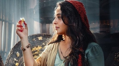 Kathanar Teaser Trailer: మలయాళంలోకి అనుష్క శెట్టి గ్రాండ్ ఎంట్రీ.. విజువల్ వండర్గా 'కథనార్' టీజర్ ట్రైలర్ Kathanar Teaser Trailer: మలయాళంలోకి అనుష్క శెట్టి గ్రాండ్ ఎంట్రీ.. విజువల్ వండర్గా 'కథనార్' టీజర్ ట్రైలర్