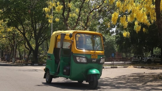 A commuter recalled a rare moment when an auto driver charged less than the fare. ( (HT Photo))