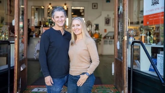 Amy Hillyard is seen with her husband as the 52-year-old went missing suddenly and authorities have not found her. (X/@901Lulu)