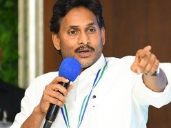 వైసీపీ అధినేత జగన్ 
