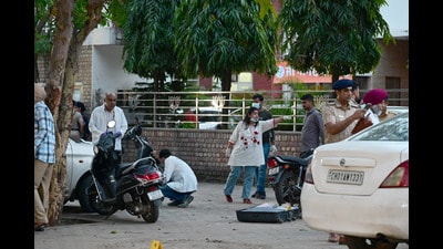 Forensic team along with Chandigarh police investigating the blast site outside the Punjab BJP office in Sector 37, Chandigarh, on Wednesday. (Ravi Kumar/HT) Forensic team along with Chandigarh police investigating the blast site outside the Punjab BJP office in Sector 37, Chandigarh, on Wednesday. (Ravi Kumar/HT)