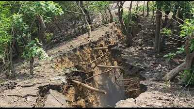 The place of the land subsidence (HT PHOTO) The place of the land subsidence (HT PHOTO)