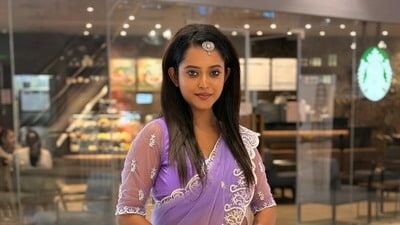 মাঝপথে কেন পড়াশোনা ছাড়তে বাধ্য হন শ্রুতি?