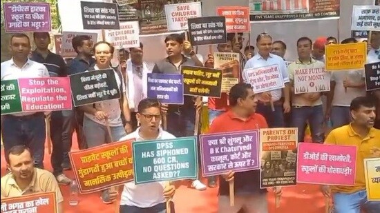 Parents said 25 students received the notice and alleged that the fee hike has “not been approved by DoE”, and “violates” the Delhi High Court’s orders. (HT Archive)