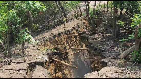 The place of the land subsidence (HT PHOTO)