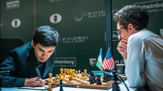 Uzbekistan’s Javokhir Sindarov (left) defeated world No 3 Fabiano Caruana. (FIDE)