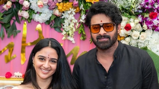 ఫౌజీ హీరోయిన్ ఇమాన్వితో ప్రభాస్