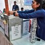 এবার ভোট দিতে না পারলেও চিরতরে ভোটাধিকার চলে যাবে না, বোঝাল সুপ্রিম কোর্ট। (ছবিটি প্রতীকী, সৌজন্যে পিটিআই)