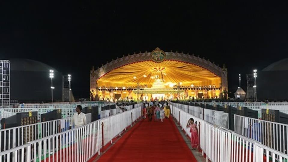 <p>శ్రీ కోదండ‌రామ‌స్వామి వారి ఆల‌యం నుండి క‌ల్యాణ వేదిక వ‌ర‌కు భ‌క్తులు చ‌ల్ల‌ని వాతావ‌ర‌ణంలో న‌డిచేందుకు వీలుగా చలువ పందిళ్లు, నీటి పిచుకారి యంత్రాలు ఏర్పాటు చేశారు. ఆల‌య స‌మీపంలో 3 వేల మంది భ‌క్తులు వేచి ఉండేందుకు, క్యూ లైన్ల‌లో వెళ్ళెందుకు జ‌ర్మ‌న్ షెడ్డు సిద్ధం చేశారు.</p>