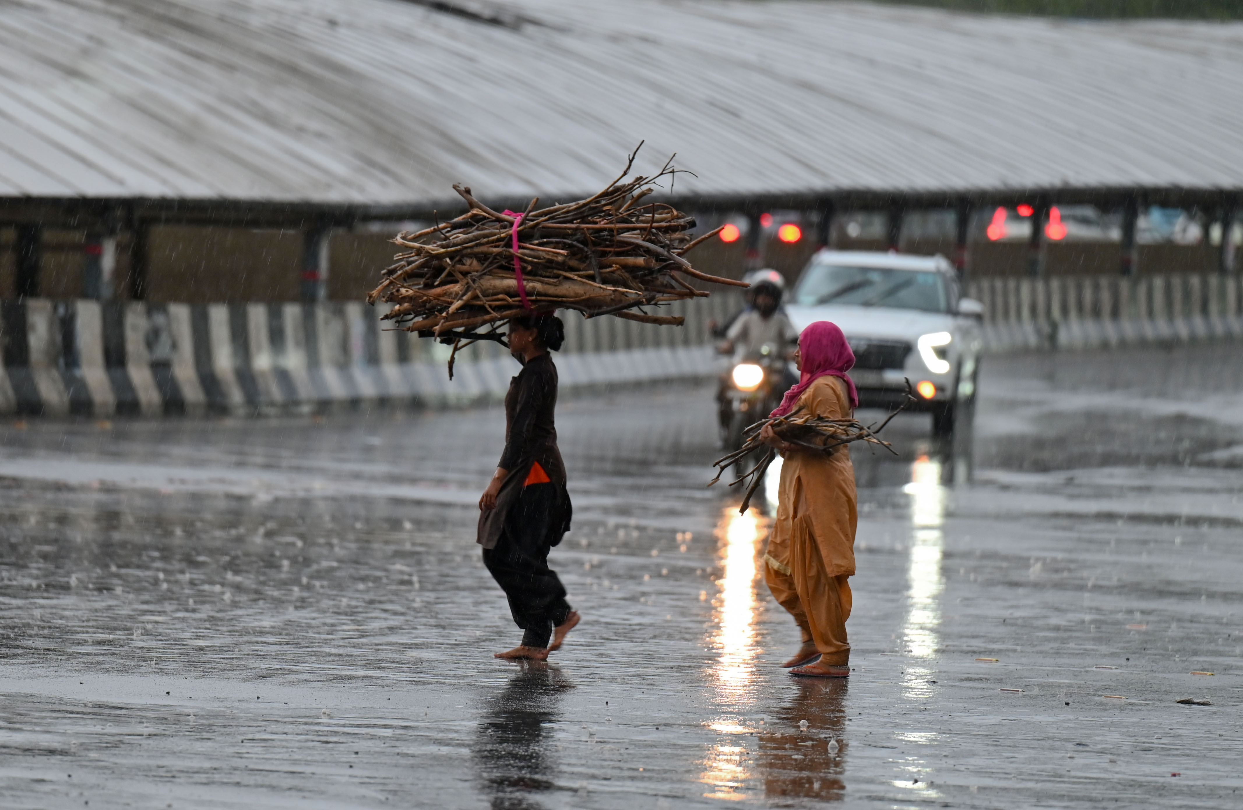 Lightning and gusty winds accompanied rainfall at isolated locations. AQI was recorded at 234, with some stations reporting moderate to poor levels. (Parveen Kumar/HT)