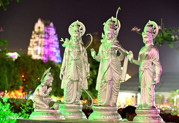 <p>ఒంటిమిట్టలో ఇవాళ(ఏప్రిల్ 1) సాయంత్రం 6. 30 నుండి రాత్రి 8:30 గంటల మధ్య శ్రీ సీతారామ కల్యాణం అత్యంత వైభవంగా నిర్వహించేందుకు టీటీడీ అన్ని ఏర్పాట్లు పూర్తి చేసింది. </p> <p>ఒంటిమిట్టలో ఇవాళ(ఏప్రిల్ 1) సాయంత్రం 6. 30 నుండి రాత్రి 8:30 గంటల మధ్య శ్రీ సీతారామ కల్యాణం అత్యంత వైభవంగా నిర్వహించేందుకు టీటీడీ అన్ని ఏర్పాట్లు పూర్తి చేసింది. </p>