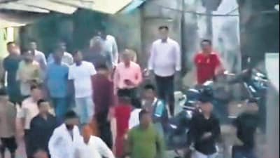 ₹400 dispute spirals into acid attack, street clash in Malad; seven injured ₹400 dispute spirals into acid attack, street clash in Malad; seven injured
