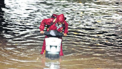 Gaps in PMC’s pre-monsoon preparedness exposed as over 145 locations waterlogged Gaps in PMC’s pre-monsoon preparedness exposed as over 145 locations waterlogged
