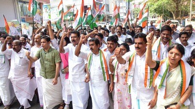 కేరళ ఎన్నికలు: రూ.25 లక్షల ఉచిత బీమా, రూ.3,000 పెన్షన్.. యూడీఎఫ్ మేనిఫెస్టోలో వరాల జల్లు (PTI) కేరళ ఎన్నికలు: రూ.25 లక్షల ఉచిత బీమా, రూ.3,000 పెన్షన్.. యూడీఎఫ్ మేనిఫెస్టోలో వరాల జల్లు (PTI)