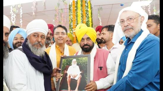 CM Bhagwant Mann along with health minister Dr Balbir Singh in Sangrur on Thursday. (HT)