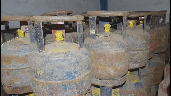 District supplies department officials said the Ghaziabad district currently has 1.2 million regular LPG connections and 0.35 million piped gas connections (Sakib Ali/HT Photo)