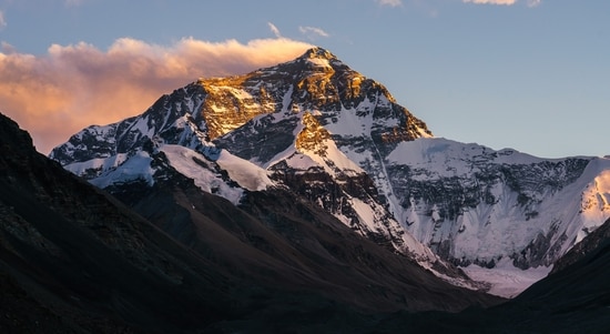 The guides allegedly laced the climbers’ food to make them sick. (Unsplash)