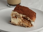 Vandana Pandit Nidadavolu presents a healthy tiramisu recipe using ragi flour and bananas for the base, replacing heavy cream with a cashew blend. (Freepik)