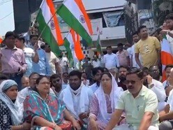 কালিয়াচকে বিচারকদের ঘণ্টার পর ঘণ্টা আটকে রাখার ঘটনায় নাম জড়িয়েছে রাজ্যের বিদায়ী মন্ত্রী তথা তৃণমূল নেত্রী সাবিনা ইয়াসমিনের।