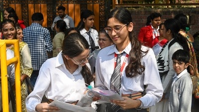 ষষ্ঠ শ্রেণি থেকে ৩ ভাষার ফর্মুলা, নাইন থেকে অঙ্ক-বিজ্ঞানের ২ স্তর, নয়া পথে সিবিএসই। (ছবিটি প্রতীকী, সৌজন্যে সুনীল ঘোষ/হিন্দুস্তান টাইমস) ষষ্ঠ শ্রেণি থেকে ৩ ভাষার ফর্মুলা, নাইন থেকে অঙ্ক-বিজ্ঞানের ২ স্তর, নয়া পথে সিবিএসই। (ছবিটি প্রতীকী, সৌজন্যে সুনীল ঘোষ/হিন্দুস্তান টাইমস)