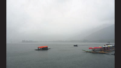 Boat on the waters of Dal Lake during rain in Srinagar on Friday. (Waseem Andrabi/HT) Boat on the waters of Dal Lake during rain in Srinagar on Friday. (Waseem Andrabi/HT)