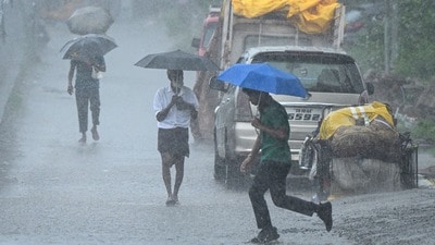 ఉపరితల ఆవర్తన ప్రభావంతో వర్షాలు.. (AFP File ) ఉపరితల ఆవర్తన ప్రభావంతో వర్షాలు.. (AFP File )