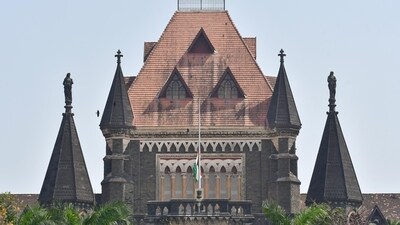 The Bombay High Court ordered the legal heirs of the flat owner, the late R Subramaniam, to complete the transaction that began in May 1978. (Bhushan Koyande/ HT Photo) The Bombay High Court ordered the legal heirs of the flat owner, the late R Subramaniam, to complete the transaction that began in May 1978. (Bhushan Koyande/ HT Photo)