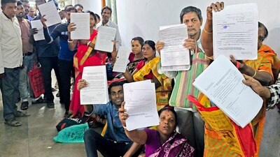 ২ এপ্রিল পর্যন্ত ৫২ লাখ ভোটারের নামের নিষ্পত্তি হয়েছে বলে জানা গিয়েছে। (PTI) ২ এপ্রিল পর্যন্ত ৫২ লাখ ভোটারের নামের নিষ্পত্তি হয়েছে বলে জানা গিয়েছে। (PTI)