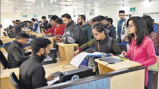 13 RTO offices will be revived across Delhi. The current number is 4, including the RTO office at Sarai Kale Khan as shown in the picture. (HT Archive)
