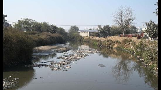 The corporation has also planned to construct a load-bearing road on the drain, which would be utilised for vehicular traffic, officials added. (Parveen Kumar/HT)