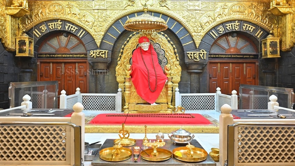 <p>2 రాత్రులు, 3 రోజుల టూర్ ప్యాకేజీ ఇది.ఆసక్తి గల టూరిస్టులు <a href="https://www.irctctourism.com/" target="_blank">https://www.irctctourism.com/</a> వెబ్ సైట్ ద్వారా టికెట్లను బుకింగ్ చేసుకోవాల్సి ఉంటుంది. టికెట్లు బుకింగ్ చేసుకునే వాళ్లు… కామారెడ్డి, నిజామాబాద్ రైల్వే స్టేషన్లలో కూడా ట్రైన్ ఎక్కొచ్చు.</p>