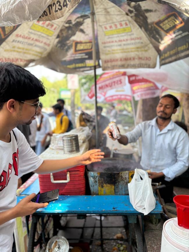Outside Hindu College, a stall sells chole kulche in wrap style. Outside Hindu College, a stall sells chole kulche in wrap style.