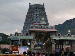 <p>4 రోజులపాటు ఈ టూర్ ఉంటుంది. ప్రస్తుతం ఏప్రిల్ 10, 17, 27 తేదీల్లో ఈ ప్యాకేజీ అందుబాటులో ఉంది. ఆసక్తి ఉన్న వాళ్లు ముందుగానే టికెట్లు బుకింగ్ చేసుకోవాలి. ఆయా తేదీల్లో మీకు అనుకూలమైన తేదీలను ఎంచుకోవాలి. </p>