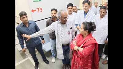 Haryana health minister Arti Singh Rao during a surprise visit at PGIMS in Rohtak on Saturday. (HT Photo)