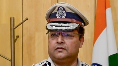 সুপ্রতিম সরকারকে তামিলনাড়ুর তিরুনেলভেলি, অম্বাসমুদ্রম, পালায়মকোট্টাই নাঙ্গুনেরি এবং রাধাপুরমে পুলিশ পর্যবেক্ষক হিসাবে দায়িত্ব দেওয়া হয় নির্বাচন কমিশনের তরফ থেকে। (PTI) সুপ্রতিম সরকারকে তামিলনাড়ুর তিরুনেলভেলি, অম্বাসমুদ্রম, পালায়মকোট্টাই নাঙ্গুনেরি এবং রাধাপুরমে পুলিশ পর্যবেক্ষক হিসাবে দায়িত্ব দেওয়া হয় নির্বাচন কমিশনের তরফ থেকে। (PTI)