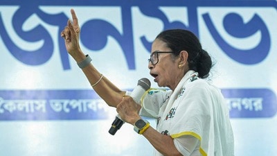 মালদায় বিচারকদের আটক করার ঘটনায় এখনও পর্যন্ত অন্তত ৩৫ জনকে গ্রেফতার করা হয়েছে। (West Bengal CMO) মালদায় বিচারকদের আটক করার ঘটনায় এখনও পর্যন্ত অন্তত ৩৫ জনকে গ্রেফতার করা হয়েছে। (West Bengal CMO)
