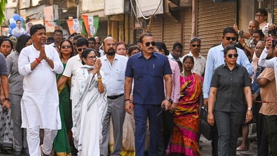 মালদায় আবেগি বার্তা তৃণমূল কংগ্রেস সুপ্রিমো মমতা বন্দ্যোপাধ্যায়ের। (ছবি সৌজন্যে পিটিআই) মালদায় আবেগি বার্তা তৃণমূল কংগ্রেস সুপ্রিমো মমতা বন্দ্যোপাধ্যায়ের। (ছবি সৌজন্যে পিটিআই)