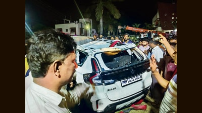 Police teams, along with fire brigade personnel and locals, carried out a difficult rescue operation. (HT) Police teams, along with fire brigade personnel and locals, carried out a difficult rescue operation. (HT)