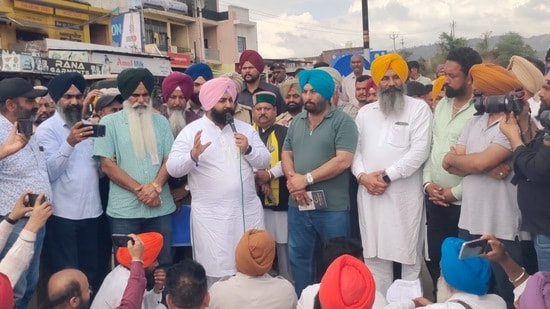 Minister Harjot Singh Bains, who is MLA from Anandpur Sahib, rushed to the spot and held detailed talks with protesters to defuse the situation.However, he warned that if the Himachal Pradesh government failed to roll back the entry tax, Punjab would consider imposing a reciprocal tax in response. (HT Photo)
