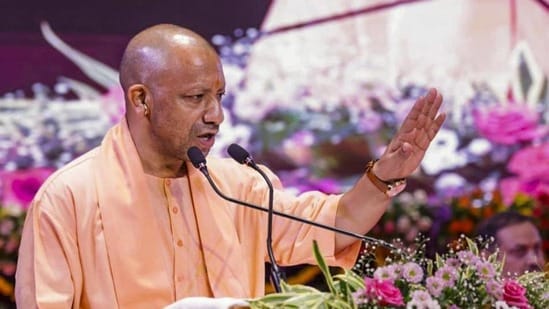 Yogi Adityanath: విలన్లను హీరోలుగా చూపించే సినిమాలు వాళ్లను నాశనం చేస్తున్నాయి.. బందిపోటును హీరోను చేయొద్దు: సీఎం యోగి (HT_PRINT)