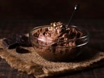 Yasmin Karachiwala's healthy chocolate mousse is a quick dessert made with silken tofu, dark chocolate, and maple syrup. (Freepik)