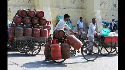 According to CMO, a total of 114,679 LPG bookings were recorded in Delhi, while 131,335 cylinders were delivered. (Sanjeev Verma/Hindustan Times) According to CMO, a total of 114,679 LPG bookings were recorded in Delhi, while 131,335 cylinders were delivered. (Sanjeev Verma/Hindustan Times)